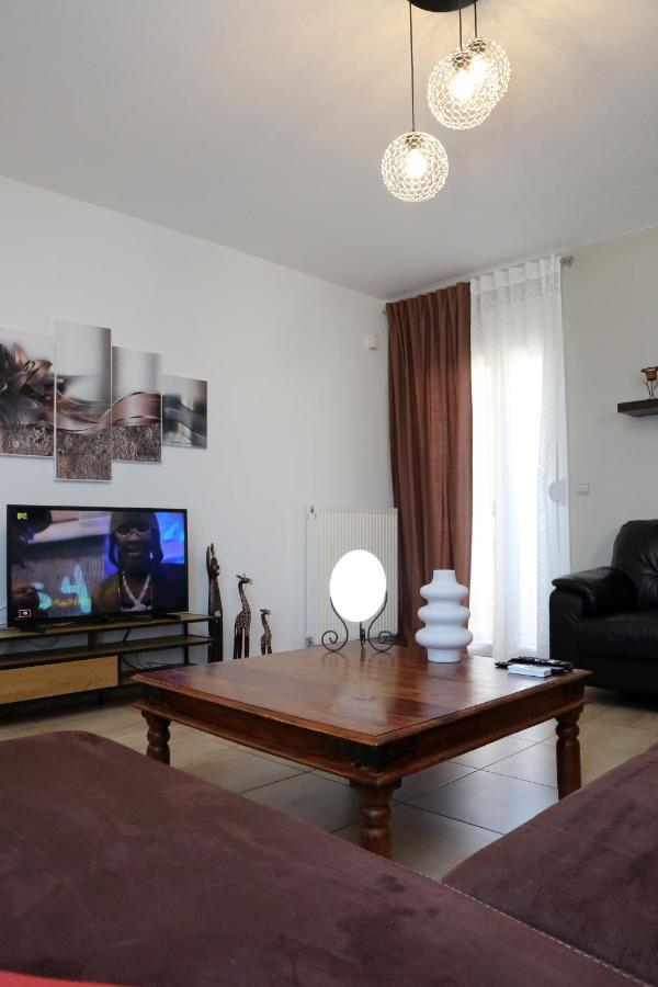 Nenas House Apartment Nea Iraklitsa ภายนอก รูปภาพ